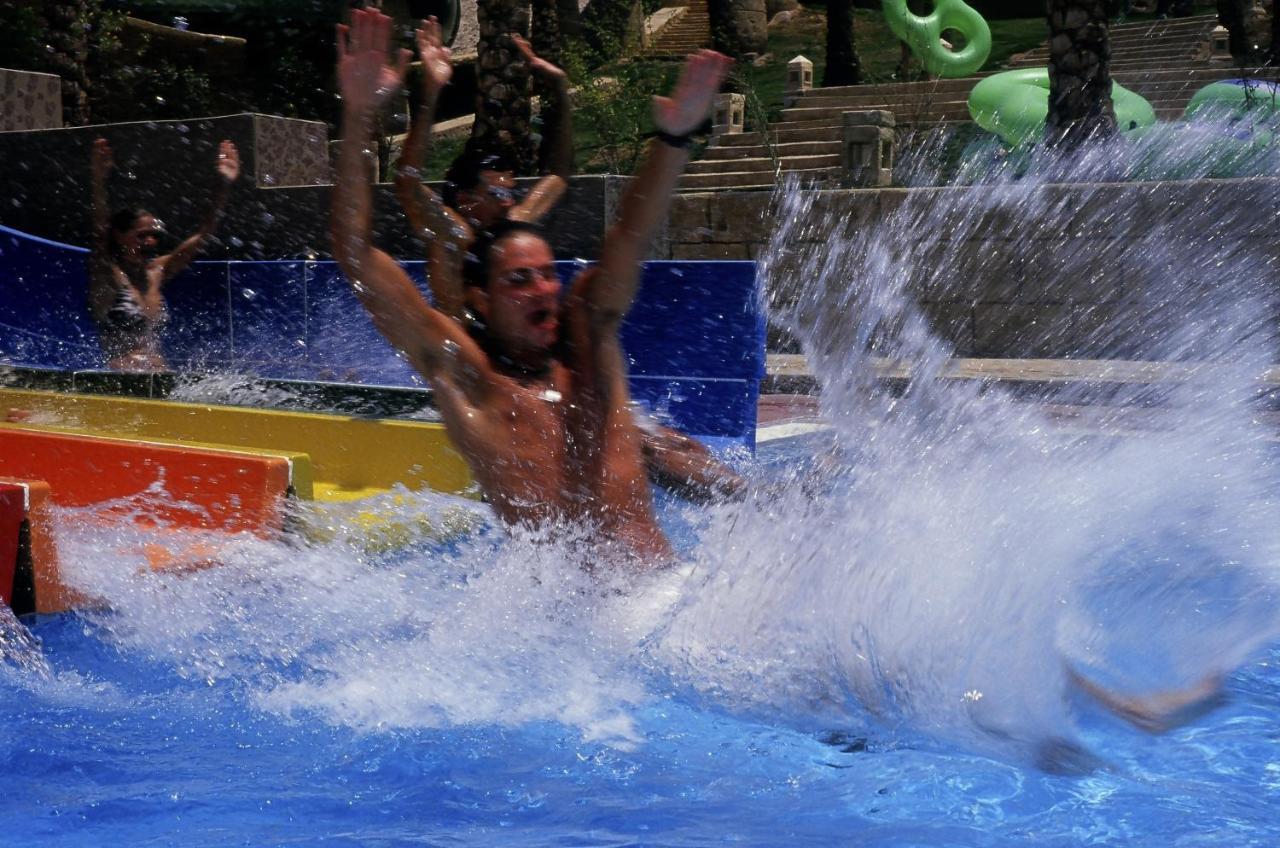 Sharm Dreams Vacation Club - Aqua Park 호텔 외부 사진 A water slide at Splash Island