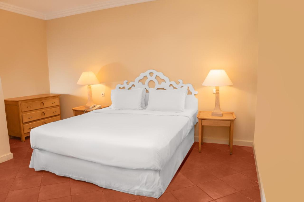 Sharm Dreams Vacation Club - Aqua Park 호텔 외부 사진 A bed with a bed skirt