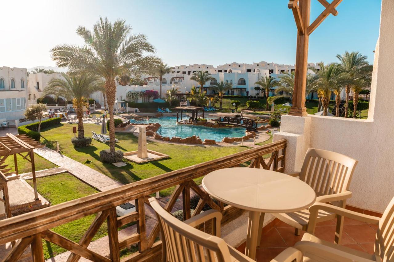 Sharm Dreams Vacation Club - Aqua Park 호텔 외부 사진 View of the pool at the Hilton Sharm El Sheikh