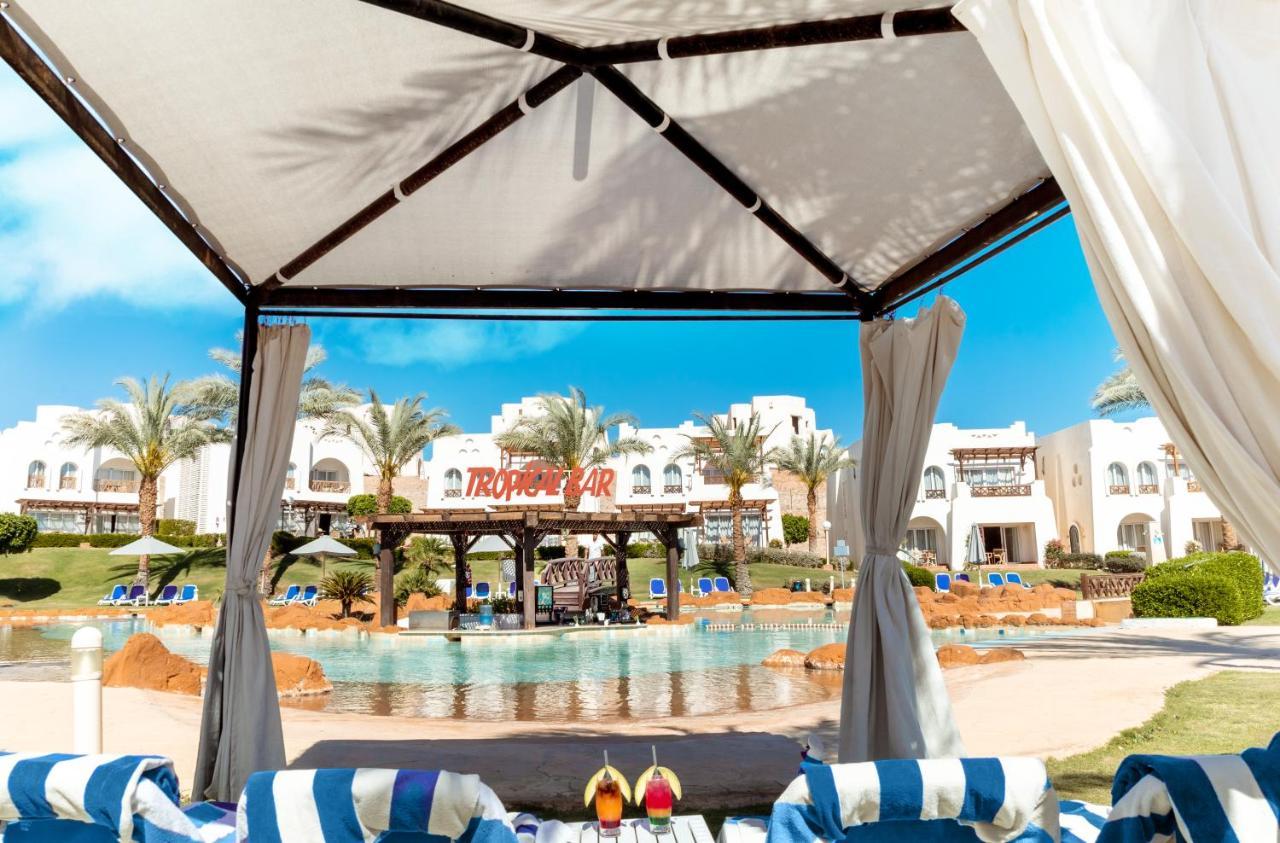 Sharm Dreams Vacation Club - Aqua Park 호텔 외부 사진 The swimming pool at the hotel
